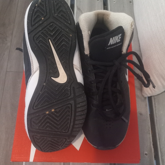 Kids Nike Shoes - Picture 2 of 5